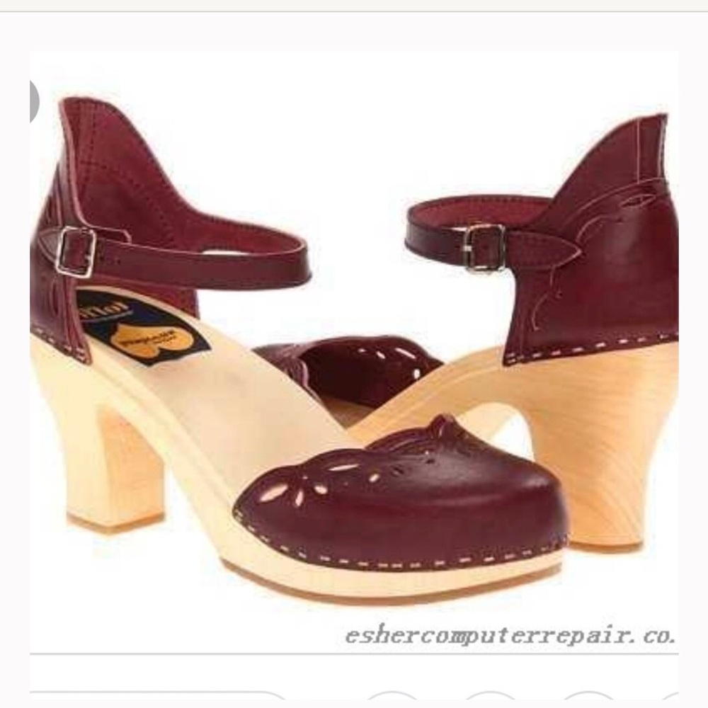 Hasbeens Wooden Clog/Sandals “Singolla”